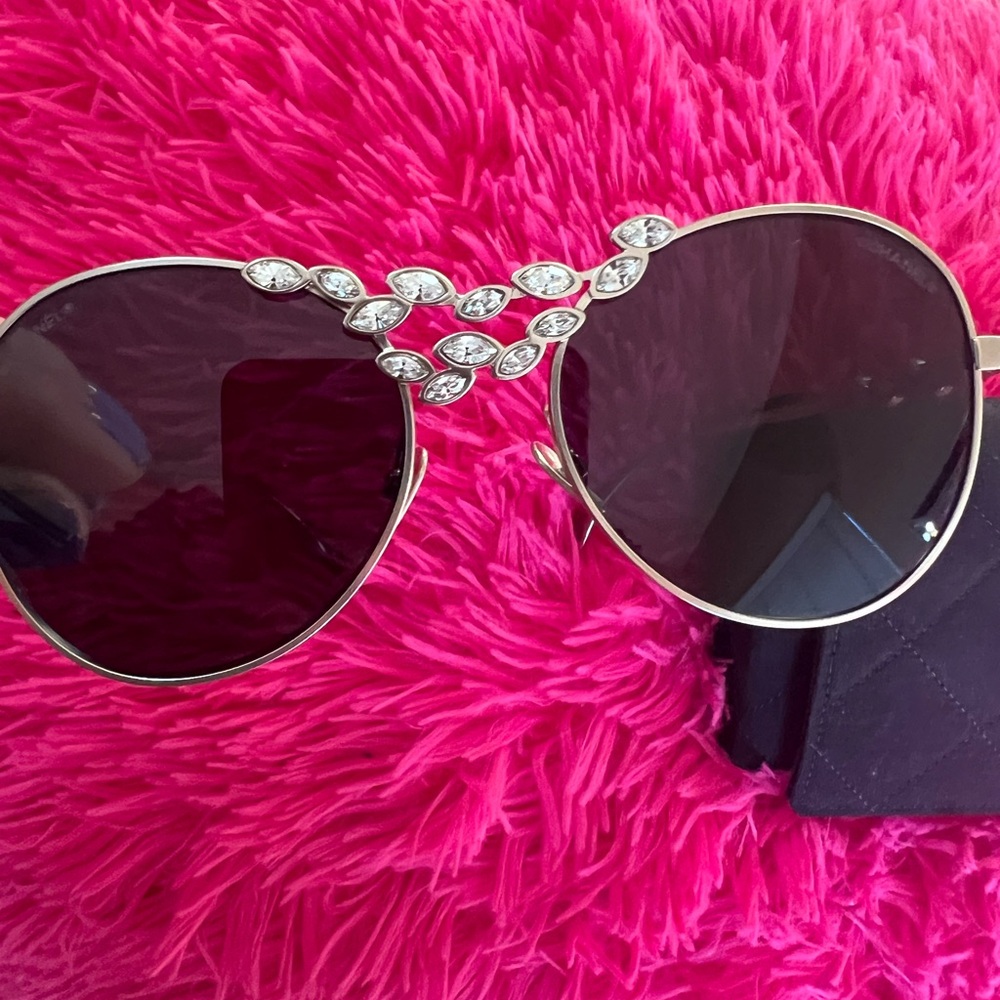 Elegant Gold and Black Sunglasses